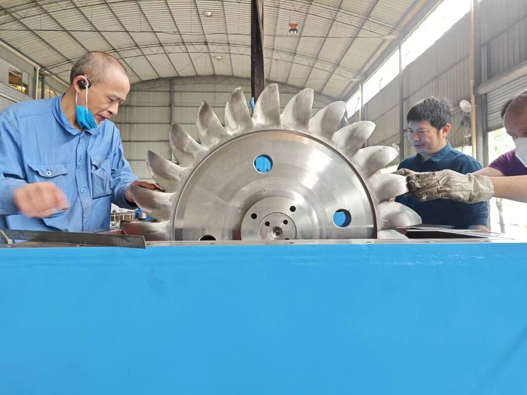 ISO 9001 Πιστοποιημένος υδροτουρμπίνας με 3 έως 10 διαμορφώσεις λεπίδων για 92% αποδοτικότητα στην παραγωγή υδροηλεκτρικής ενέργειας
