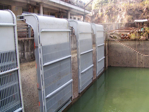 Μηχανή καθαρισμού σταθμών απορριμμάτων OEM με πάχος 4,5 έως 16 mm και διαστήματα πλέγματος 0,39 έως 15 mm για συντήρηση της πρόσληψης νερού