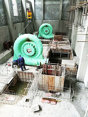 Δύναμη κατακόρυφη γεννήτρια νερού 200KW-20MW αυτόματο έλεγχο Προσαρμοσμένο χρώμα